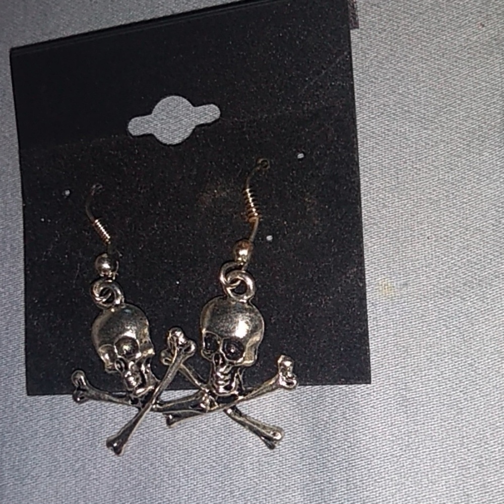 Skull earrings